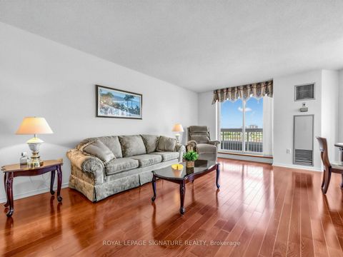 Photo 4 at 807 - 11 Thorncliffe Park Drive, Thorncliffe Park, Toronto