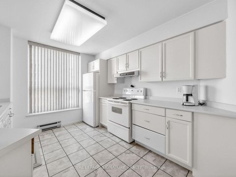 Photo 16 at 807 - 11 Thorncliffe Park Drive, Thorncliffe Park, Toronto