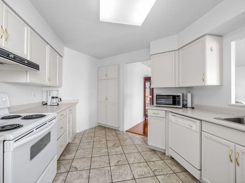 Photo 18 at 807 - 11 Thorncliffe Park Drive, Thorncliffe Park, Toronto