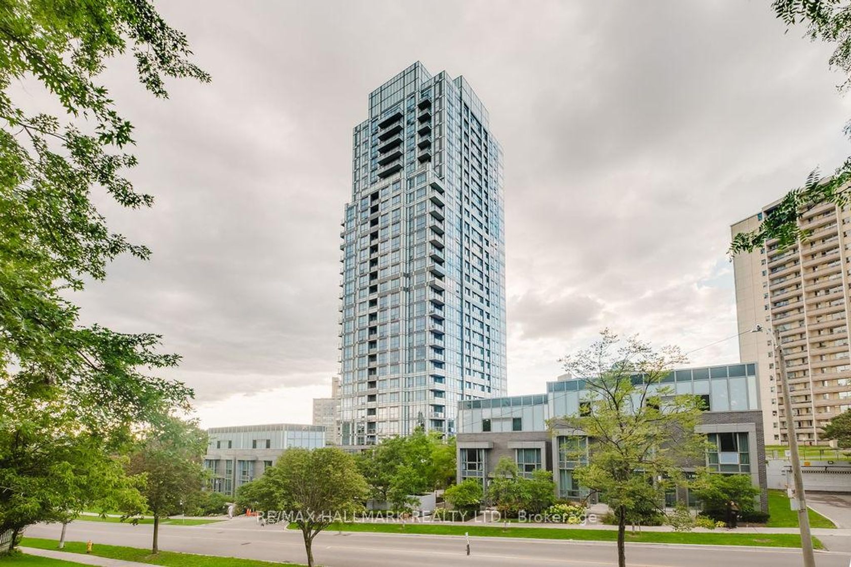 1803 - 18 Graydon Hall Drive, Donalda, Toronto photo 7