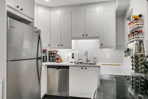 Photo 2 at 204 - 1840 Bathurst Street, Cedarvale, Toronto