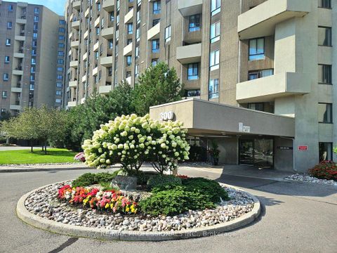 Photo 2 at E41 - 300 Mill Road, Markland Wood, Toronto