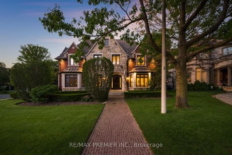 Photo 3 at 35 Normandale Crescent, Windfields, Toronto