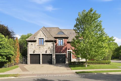 Photo 4 at 35 Normandale Crescent, Windfields, Toronto
