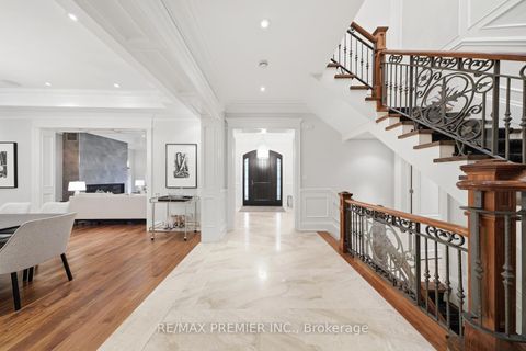 Photo 7 at 35 Normandale Crescent, Windfields, Toronto