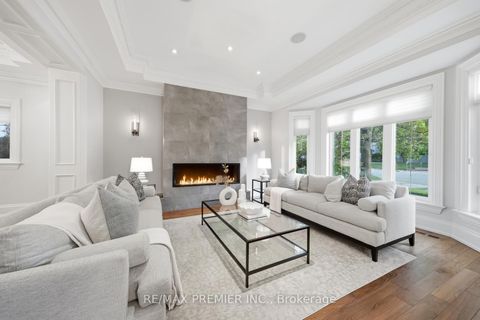 Photo 8 at 35 Normandale Crescent, Windfields, Toronto