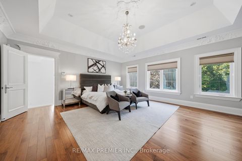 Photo 22 at 35 Normandale Crescent, Windfields, Toronto