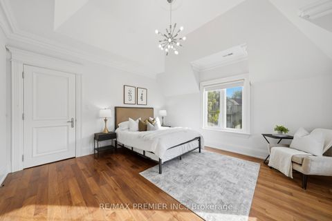 Photo 28 at 35 Normandale Crescent, Windfields, Toronto