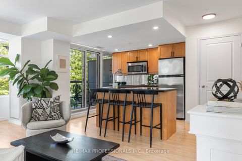 Photo 4 at 205 - 15 Stafford Street, Niagara, Toronto
