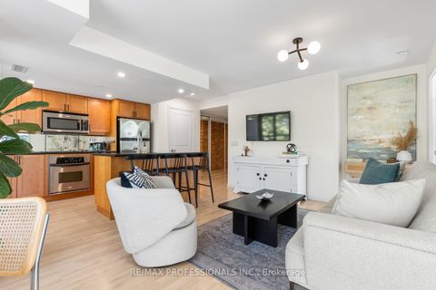 Photo 5 at 205 - 15 Stafford Street, Niagara, Toronto