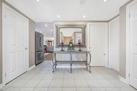 Photo 5 at 21 - 520 Silken Laumann Drive, Wyndham, Newmarket