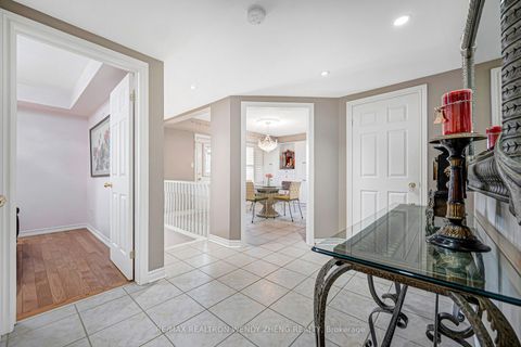 Photo 7 at 21 - 520 Silken Laumann Drive, Wyndham, Newmarket