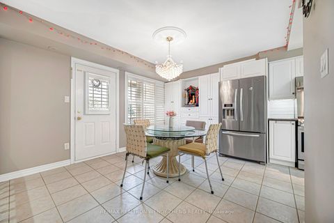 Photo 8 at 21 - 520 Silken Laumann Drive, Wyndham, Newmarket