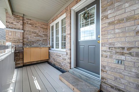 Photo 11 at 21 - 520 Silken Laumann Drive, Wyndham, Newmarket