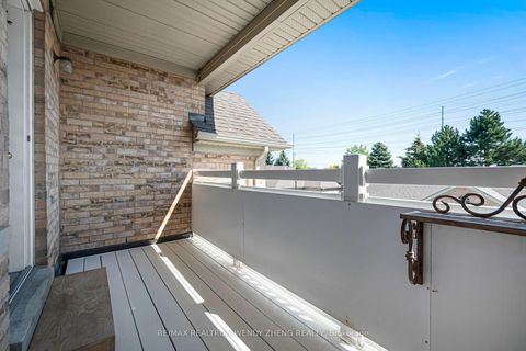 Photo 12 at 21 - 520 Silken Laumann Drive, Wyndham, Newmarket