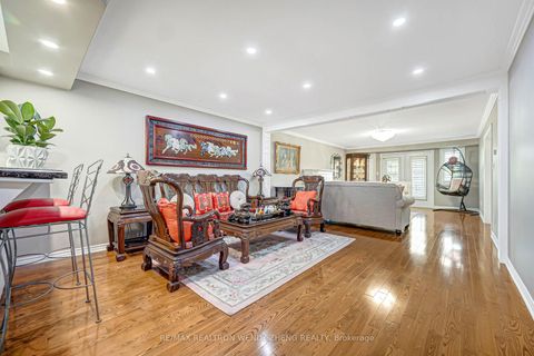 Photo 18 at 21 - 520 Silken Laumann Drive, Wyndham, Newmarket