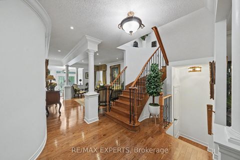Photo 6 at 15 Arrowood Crescent, Sonoma Heights, Vaughan