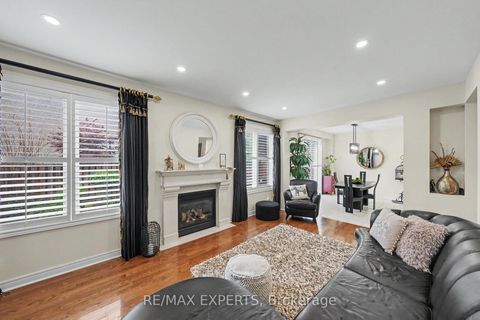 Photo 9 at 15 Arrowood Crescent, Sonoma Heights, Vaughan