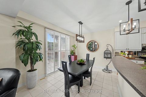Photo 10 at 15 Arrowood Crescent, Sonoma Heights, Vaughan