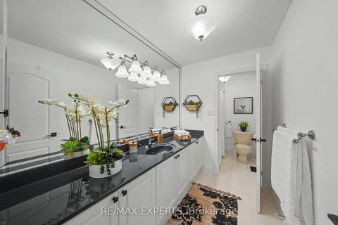 Photo 22 at 15 Arrowood Crescent, Sonoma Heights, Vaughan