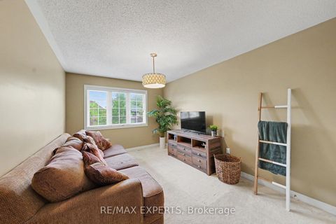 Photo 23 at 15 Arrowood Crescent, Sonoma Heights, Vaughan