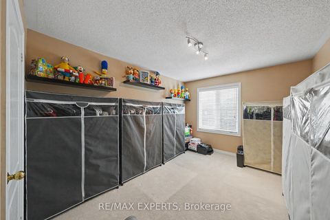 Photo 24 at 15 Arrowood Crescent, Sonoma Heights, Vaughan