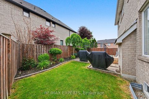 Photo 27 at 15 Arrowood Crescent, Sonoma Heights, Vaughan