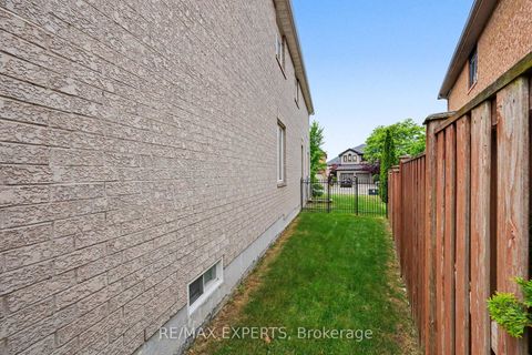 Photo 28 at 15 Arrowood Crescent, Sonoma Heights, Vaughan