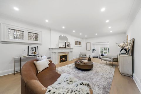 Photo 7 at 69 Chaplin Crescent, Eglinton, Toronto