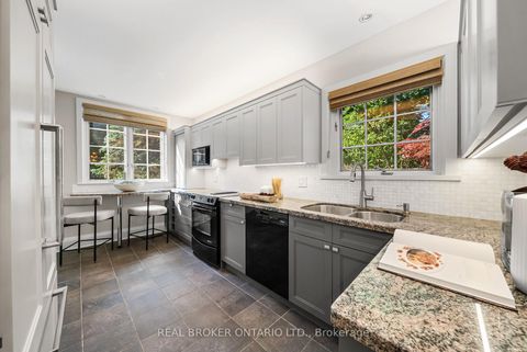 Photo 14 at 69 Chaplin Crescent, Eglinton, Toronto