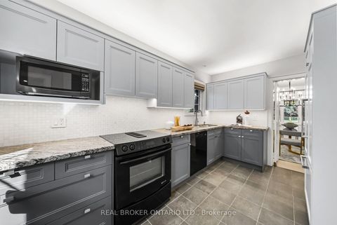 Photo 16 at 69 Chaplin Crescent, Eglinton, Toronto