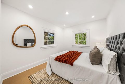 Photo 22 at 69 Chaplin Crescent, Eglinton, Toronto