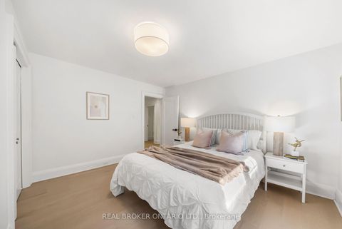 Photo 29 at 69 Chaplin Crescent, Eglinton, Toronto