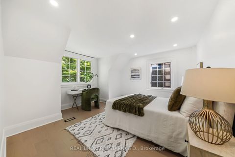 Photo 30 at 69 Chaplin Crescent, Eglinton, Toronto