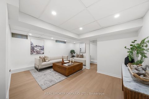 Photo 34 at 69 Chaplin Crescent, Eglinton, Toronto