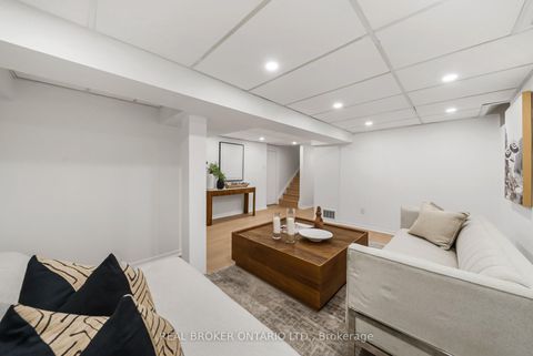 Photo 35 at 69 Chaplin Crescent, Eglinton, Toronto