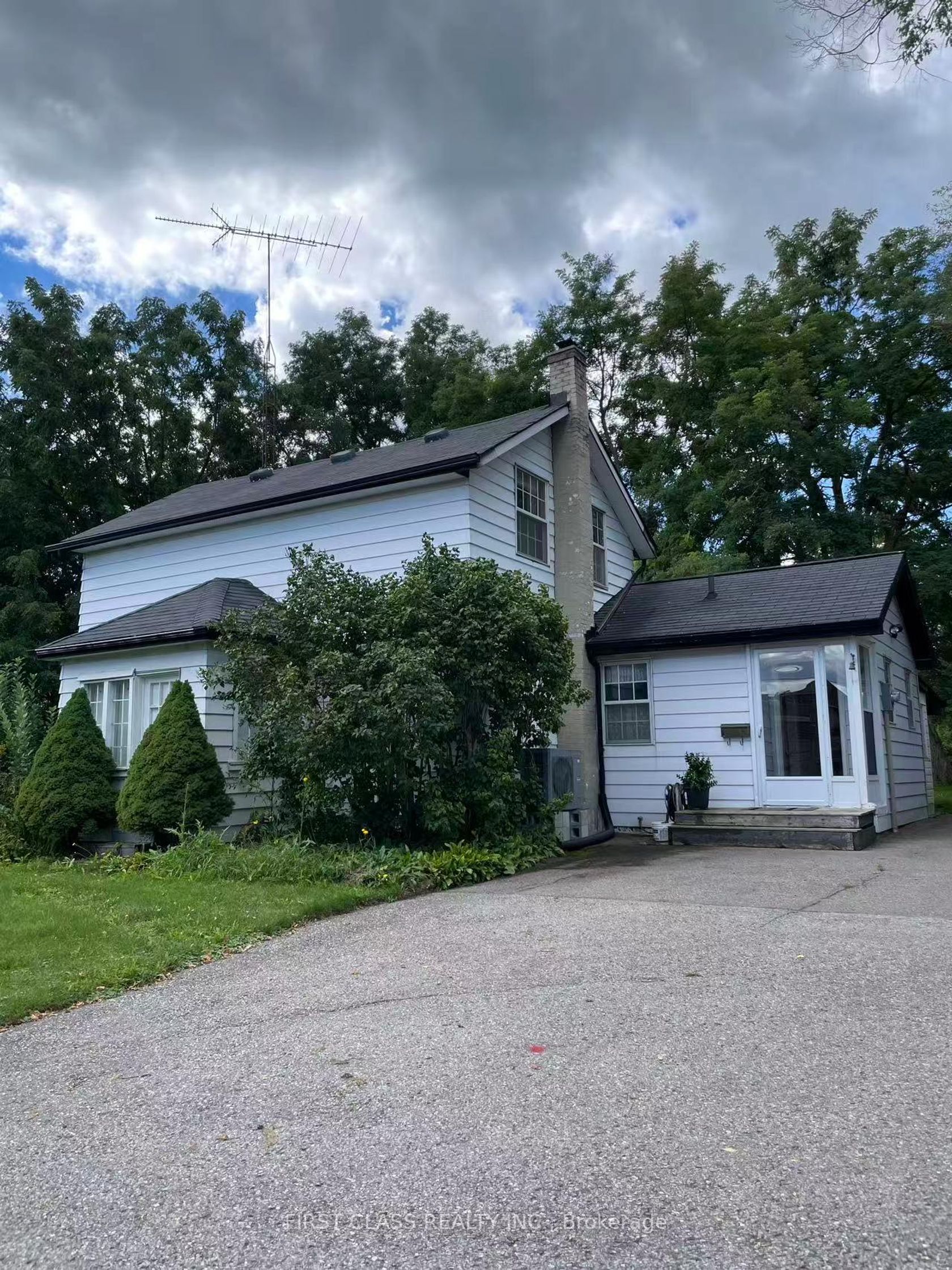 17450 Bathurst Street, Rural King, King photo number 2