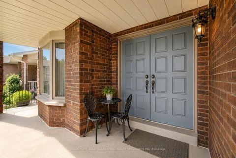 Photo 2 at 265 Dante Court, East Woodbridge, Vaughan