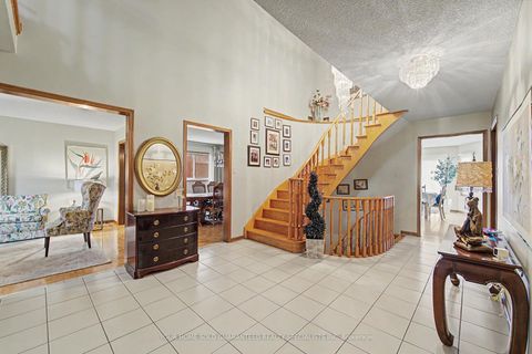 Photo 3 at 265 Dante Court, East Woodbridge, Vaughan