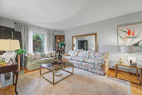 Photo 4 at 265 Dante Court, East Woodbridge, Vaughan