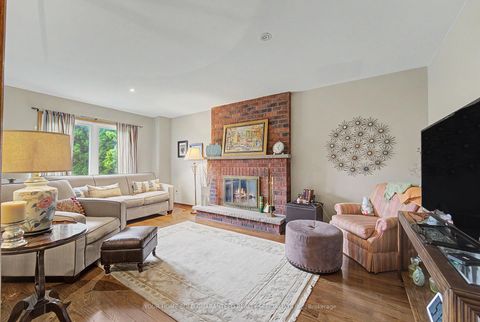 Photo 11 at 265 Dante Court, East Woodbridge, Vaughan