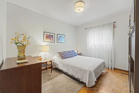 Photo 12 at 265 Dante Court, East Woodbridge, Vaughan