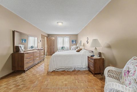 Photo 17 at 265 Dante Court, East Woodbridge, Vaughan
