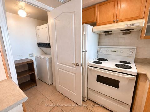 Photo 9 at 1518 - 188 Doris Avenue, Willowdale East, Toronto