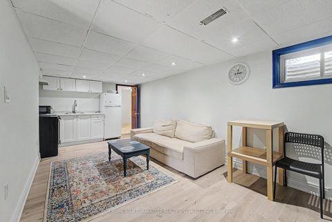Photo 18 at 14376 JANE Street, King City, King