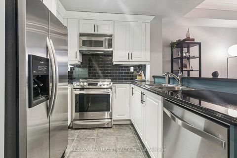 Photo 10 at 707 - 55 Delisle Avenue, St. Clair, Toronto