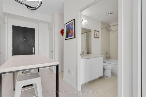 Photo 16 at 5009 - 8 Eglinton Avenue E, Mount Pleasant West, Toronto