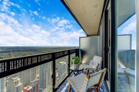 Photo 19 at 5009 - 8 Eglinton Avenue E, Mount Pleasant West, Toronto