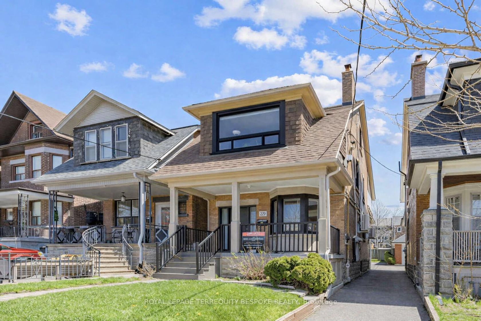 279 Lauder Avenue, Oakwood Village, Toronto photo number 2