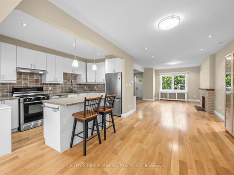 Photo 4 at 246 Ellis Avenue, Swansea, Toronto